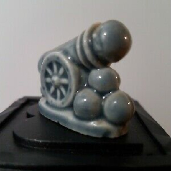 Wade Pottery England Circus Series Cannon Balls Figurine Red Rose Tea - Picture 5 of 8